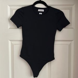 Aritzia Babaton Short Sleeve Bodysuit Sz S pre-owned
